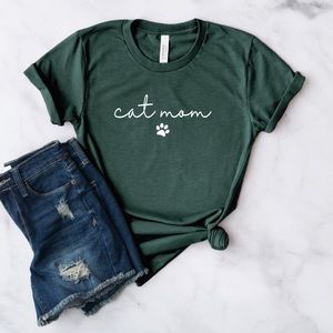Cat Mom T-shirt • Made to order 🧵